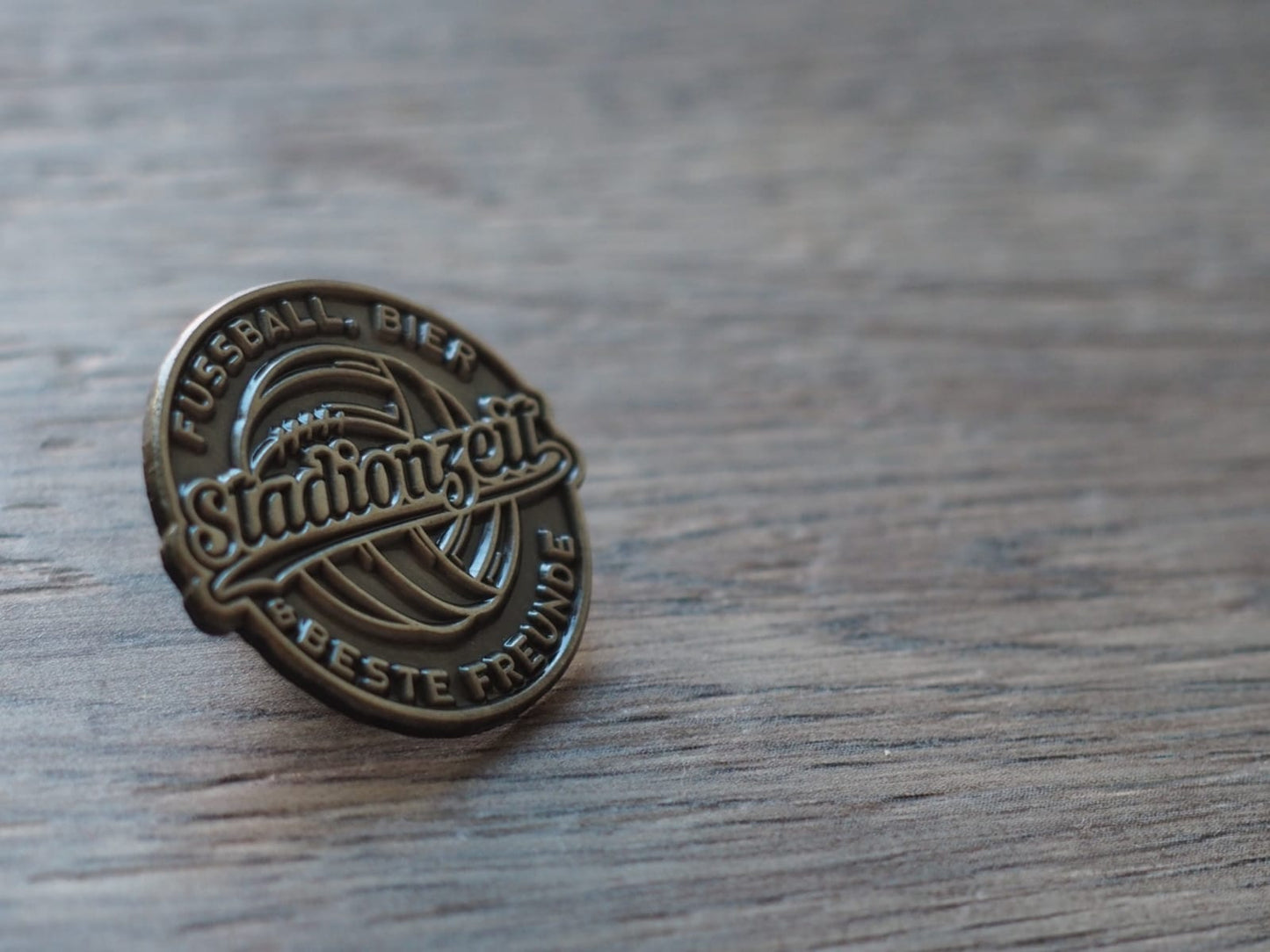 Anstecker Pin "Fussball, Bratwurst & Bier"