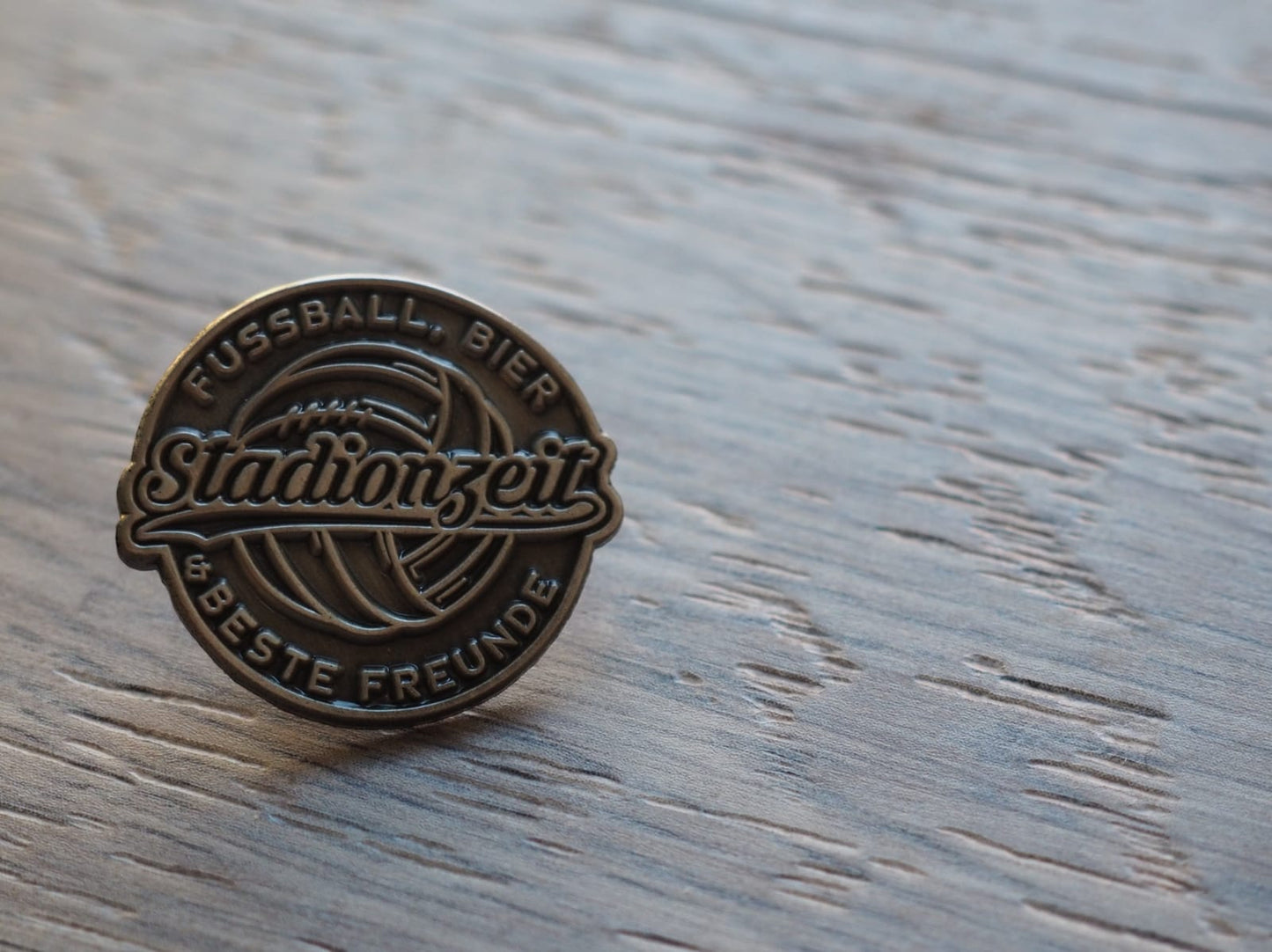 Anstecker Pin "Fussball, Bratwurst & Bier"